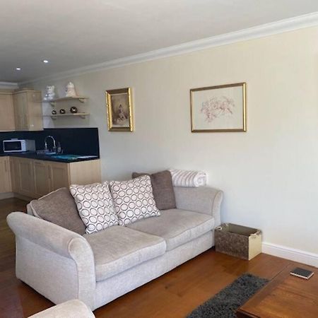Spacious 2 Bedroom Apartment คลีทอร์ปส์ ภายนอก รูปภาพ