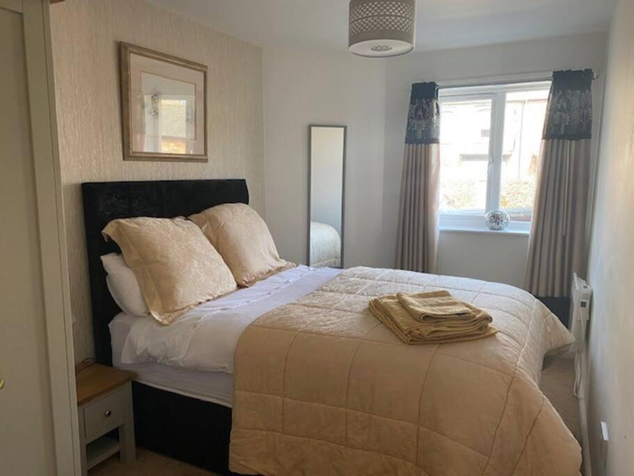 Spacious 2 Bedroom Apartment คลีทอร์ปส์ ภายนอก รูปภาพ