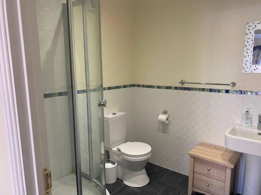 Spacious 2 Bedroom Apartment คลีทอร์ปส์ ภายนอก รูปภาพ